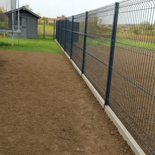 Création dune clôture en panneau rigide et sa plaque de soubassement sur dunkerque